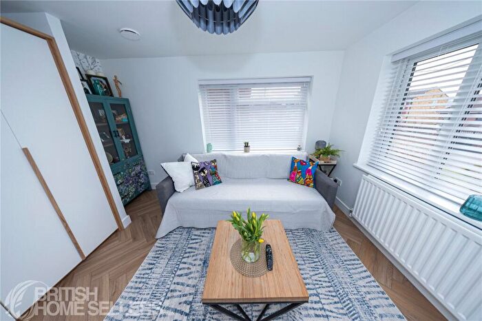4 Bedroom Detached House For Sale In Lords Wood Lane, Chatham, Kent, ME5