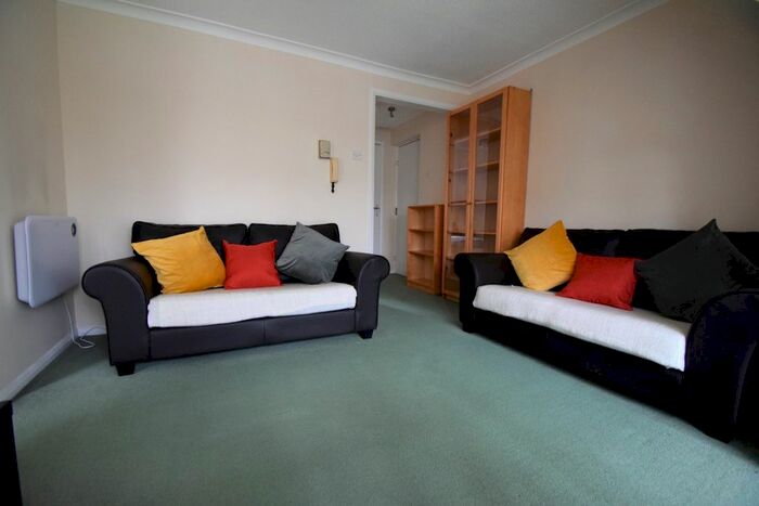 1 Bedroom Flat To Rent In Pursewardens Close, London W13