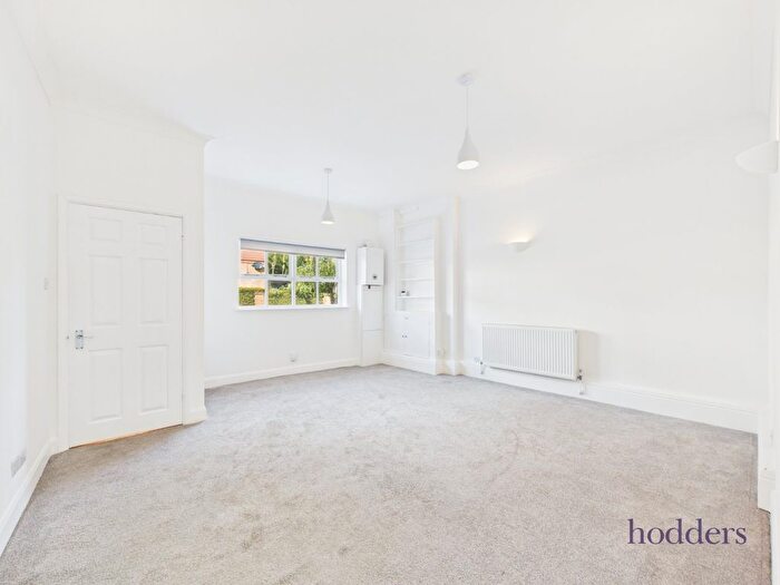 2 Bedroom Maisonette To Rent In Station Road, Addlestone, Surrey, KT15