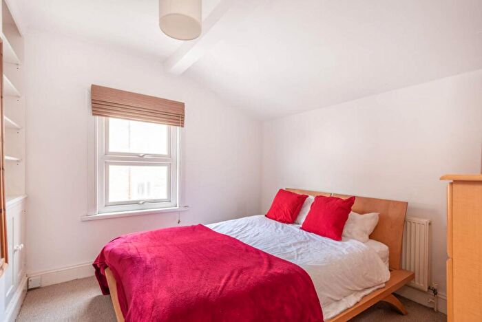 2 Bedroom Flat To Rent In Cotleigh Road, West Hampstead, London, NW6