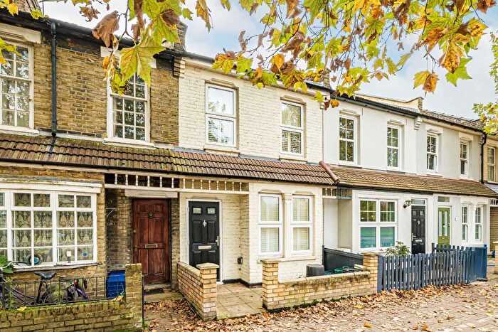 3 Bedroom Property To Rent In Chertsey Road, St Margarets, Twickenham, TW1