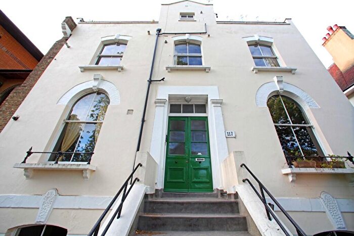 2 Bedroom Apartment To Rent In Cazenove Road, London, N16