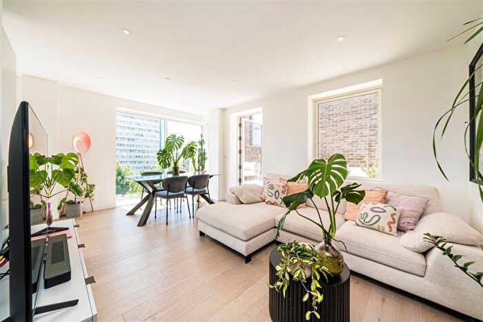 2 Bedroom Flat For Sale In Wyndham Road, Camberwell, SE5