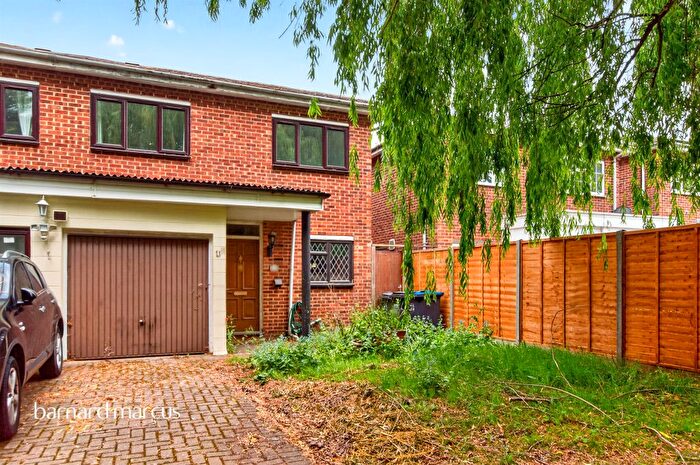 4 Bedroom Semi-Detached House For Sale In Radcliffe Road, Croydon, CR0
