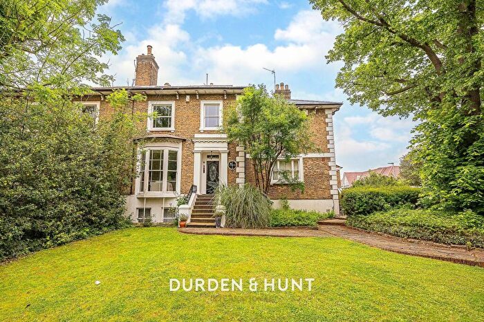 1 Bedroom Apartment For Sale In High Road, Woodford Green, IG8