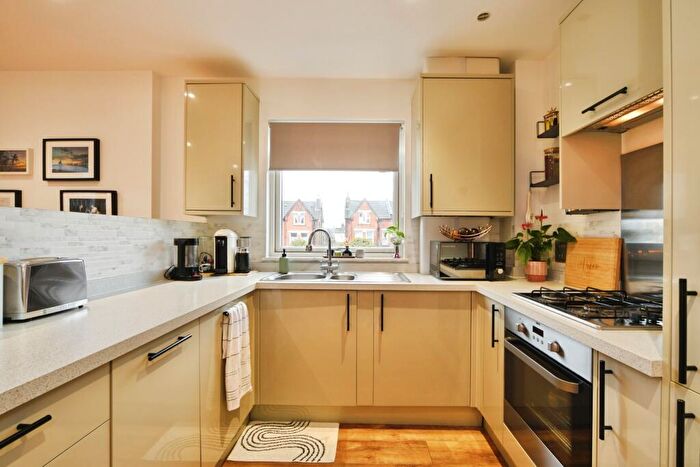 2 Bedroom Flat For Sale In Lily Way, London, N13