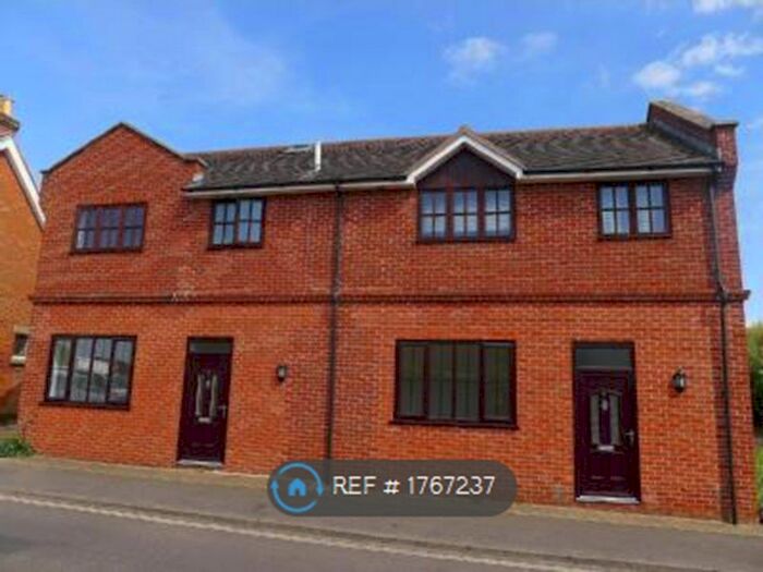 2 Bedroom Flat To Rent In The Square, Fawley, SO45