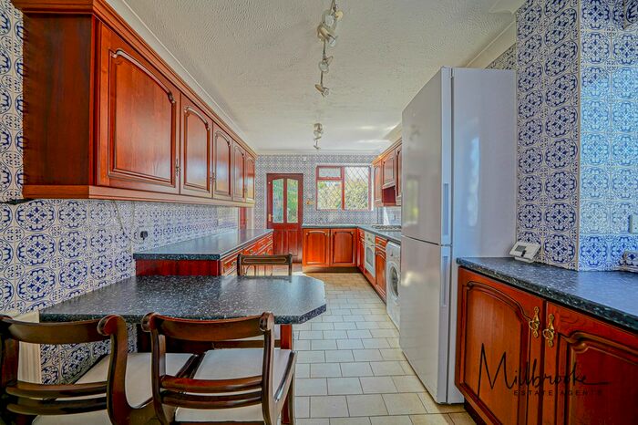 3 Bedroom Semi-Detached House To Rent In Glendale Road, Mosley Common, Manchester, M28