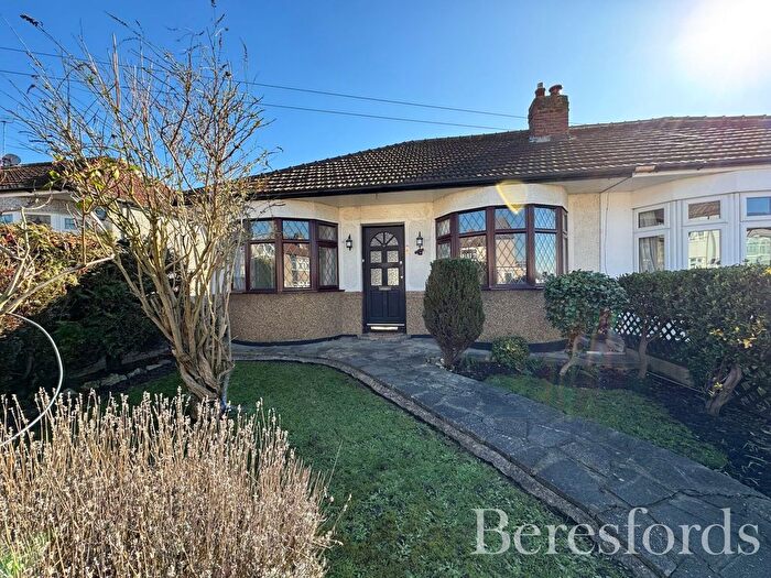 2 Bedroom Bungalow For Sale In Norman Road, Hornchurch, RM11