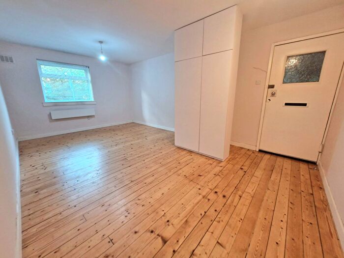 2 Bedroom Flat To Rent In Wilton Court, Glasgow, G20