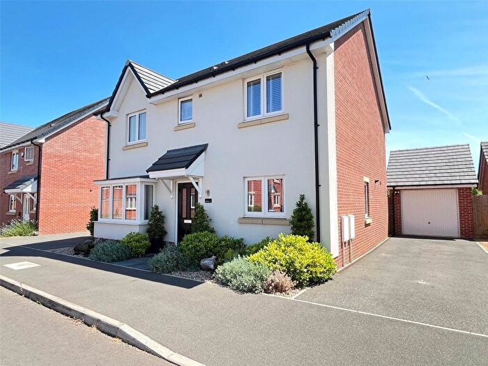 4 Bedroom Detached House For Sale In Walsingham Drive, Daventry, Northamptonshire, NN11