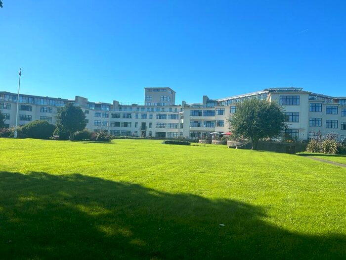 3 Bedroom Flat To Rent In The Headlands, Sully, CF64