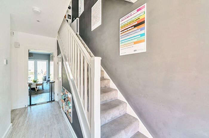 3 Bedroom Terraced House For Sale In Holmesley Road, Borehamwood, Hertfordshire, WD6