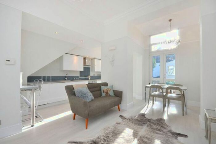 1 Bedroom Flat To Rent In Westwick Gardens, Brook Green, London, W14