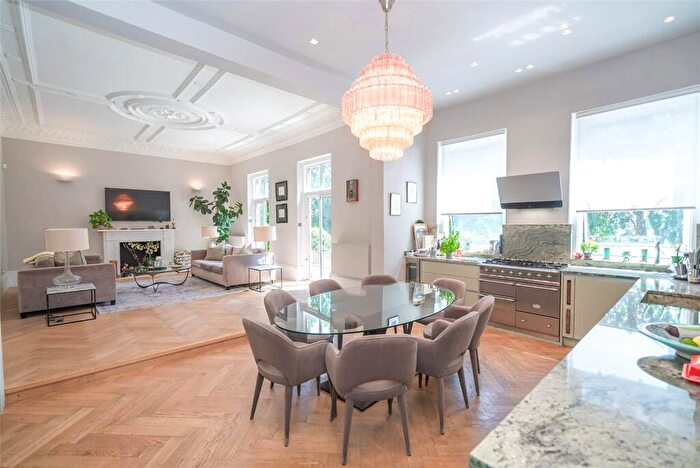 3 Bedroom Apartment For Sale In Shepherds Hill, Highgate, London, N6