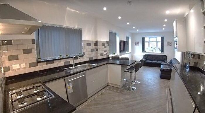 6 Bedroom Flat To Rent In A Ladybarn Lane, Manchester, M14