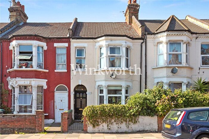 2 Bedroom Flat For Sale In Handsworth Road, Tottenham, London, N17