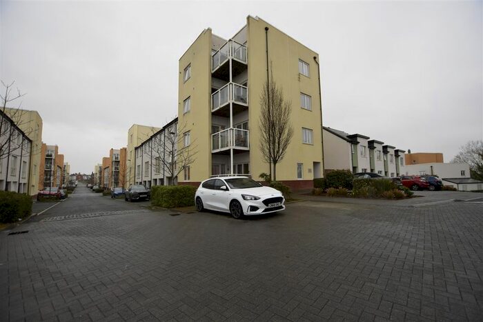 2 Bedroom Flat To Rent In Trem Elai, Penarth, CF64