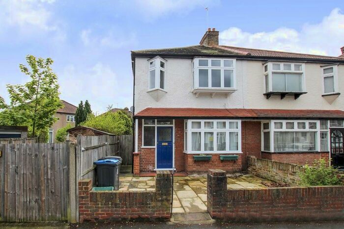 3 Bedroom Property To Rent In Grove Lane, Kingston Upon Thames, KT1