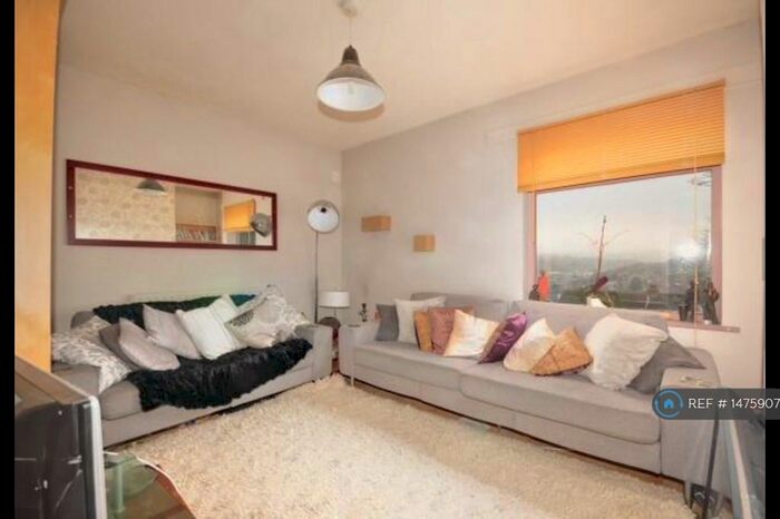 2 Bedroom End Of Terrace House To Rent In Beacon Road, Chatham, ME5