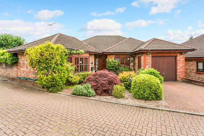 3 Bedroom Bungalow To Rent In Briery Court, Chorleywood, Rickmansworth, WD3