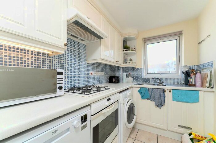 2 Bedroom Flat To Rent In Collingwood Court, The Strand, Brighton, BN2