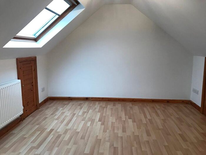 2 Bedroom Apartment To Rent In High Street, Bovingdon, HP3