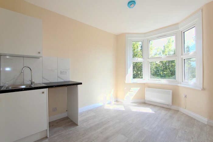 Studio To Rent In Sperling Road, London, N17