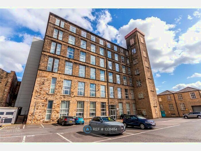 2 Bedroom Flat To Rent In Savile Court, Huddersfield, HD3