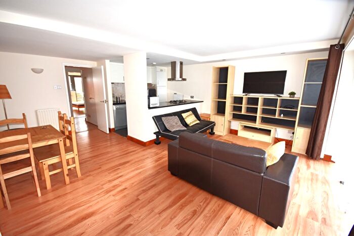 2 Bedroom Flat To Rent In Mile End Road, Whitechapel, E1