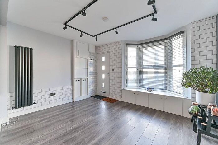 3 Bedroom Semi-Detached House To Rent In Harrisons Rise, Croydon, CR0