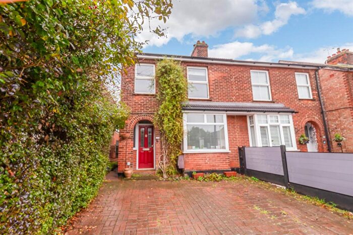 4 Bedroom Semi Detached House For Sale In Fambridge Road, Maldon, CM9