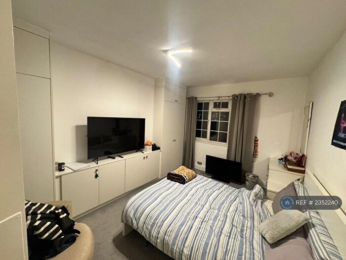 2 Bedroom Flat To Rent In Danescroft, London, NW4