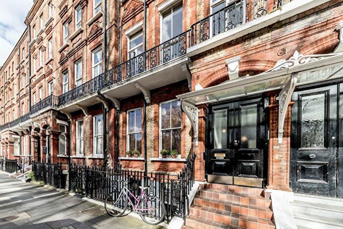 Studio To Rent In Nevern Square, London, SW5