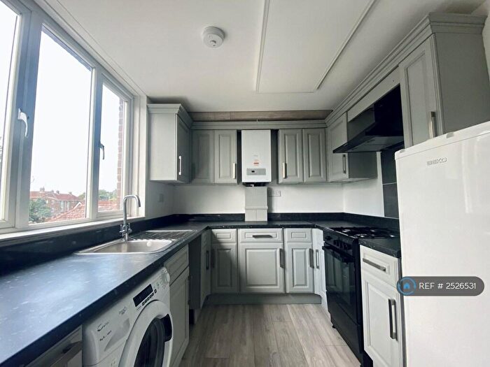 4 Bedroom Maisonette To Rent In Kinson Road, Bournemouth, BH10
