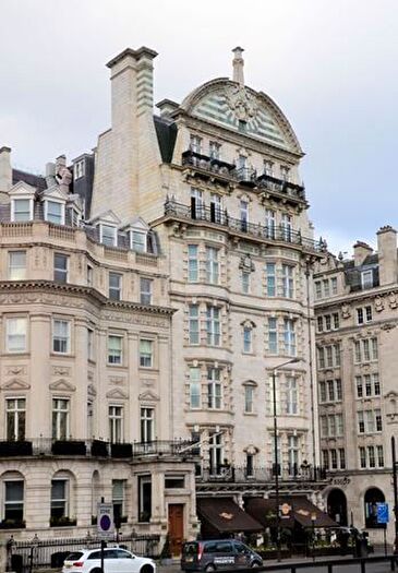 3 Bedroom Flat To Rent In Hertford Street, London, W1J