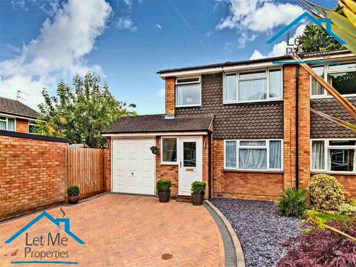 3 Bedroom Semi-Detached House To Rent In Ringway Road, Park Street, St Albans, AL2