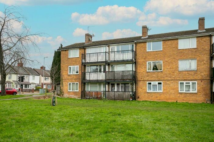 2 Bedroom Apartment To Rent In Hammer Lane, Hemel Hempstead, Hertfordshire, HP2