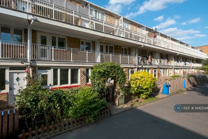 2 Bedroom Maisonette To Rent In Cadbury Way, Bermondsey, SE16