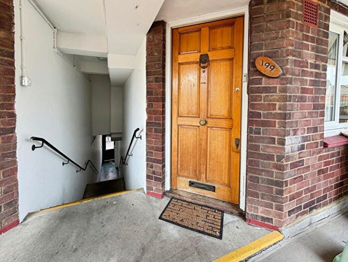 2 Bedroom Flat For Sale In Broadway, Bexleyheath, DA6