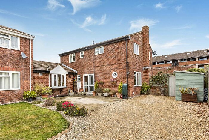4 Bedroom Link Detached House For Sale In Hunters Close, Wantage, OX12