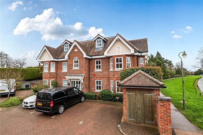 2 Bedroom Apartment For Sale In Tilt Road, Cobham, Surrey, KT11