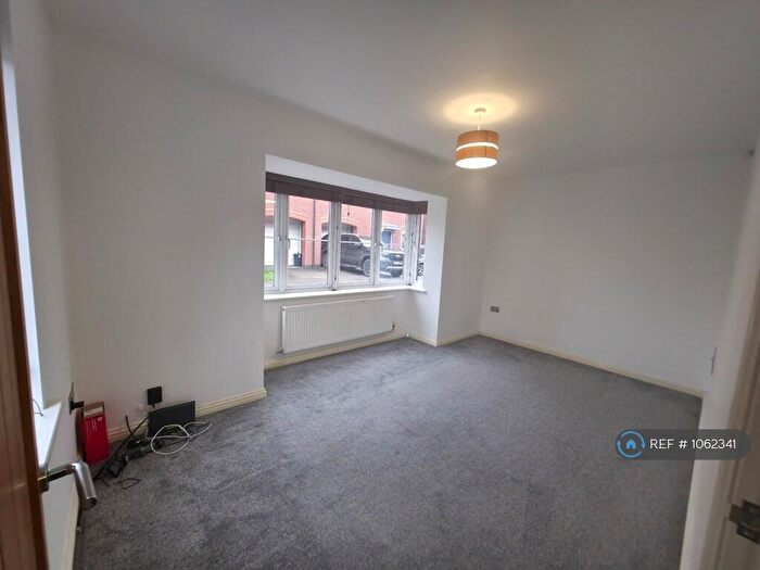 4 Bedroom Semi-Detached House To Rent In Gabriel Crescent, Lincoln, LN2