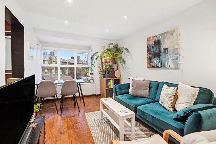 2 Bedroom Flat To Rent In Pursewardens Close, Ealing, London, W13