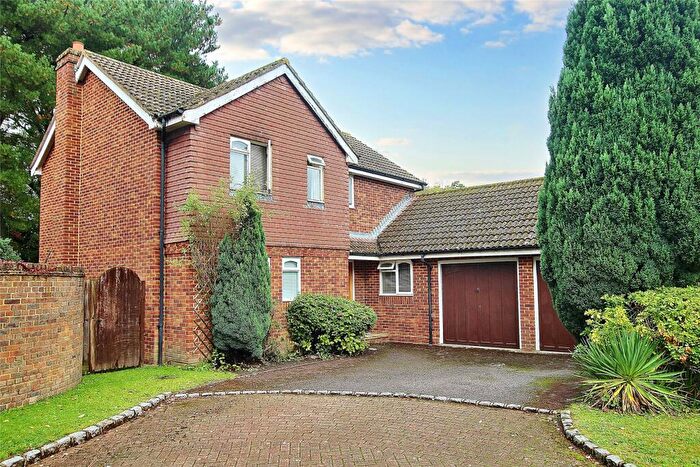 4 Bedroom Detached House For Sale In Damask Close, West End, Woking, Surrey, GU24