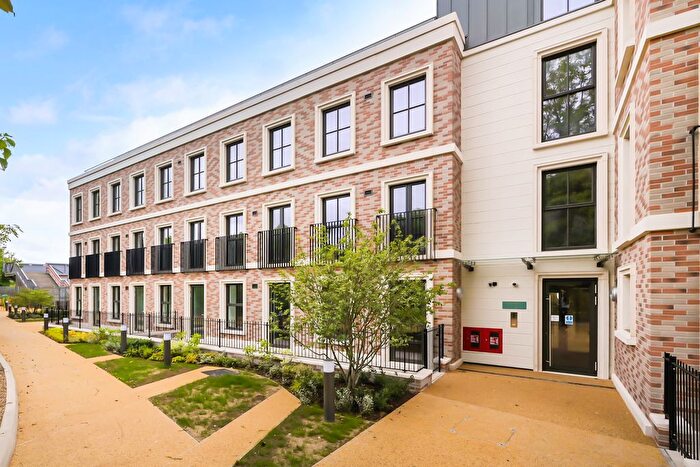 2 Bedroom Flat To Rent In Bradshaw Close, London, Twickenham, TW1