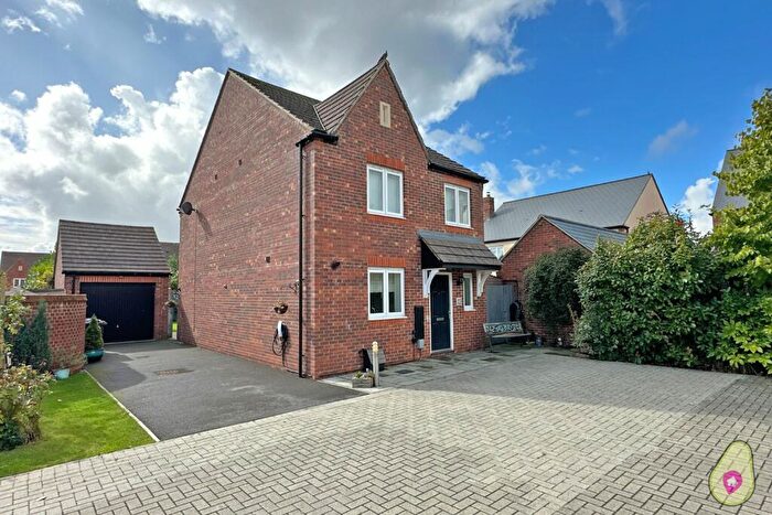 4 Bedroom Detached House For Sale In Fynn Court, Upper Heyford, OX25