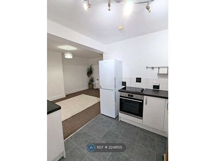 2 Bedroom Flat To Rent In Clifton Road, Llandudno, LL30