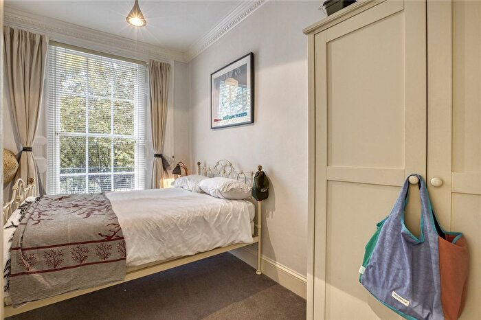 2 Bedroom Flat For Sale In Granville Square, Islington, London, WC1X