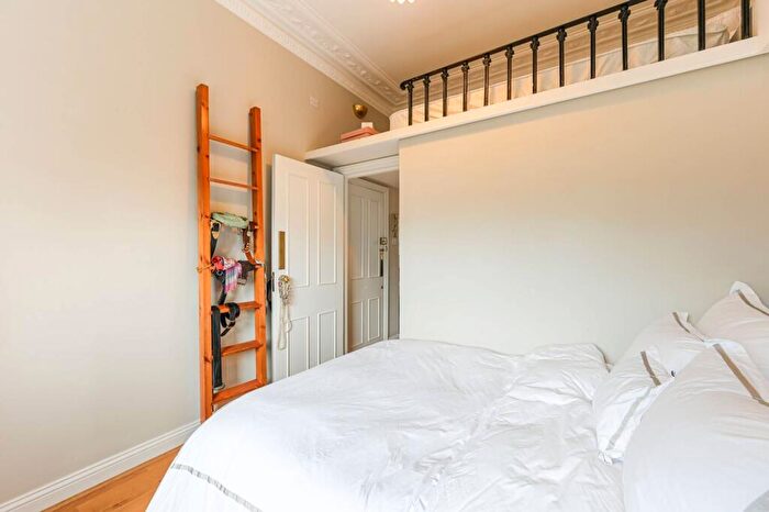 1 Bedroom Flat For Sale In Redcliffe Road, Chelsea, London, SW10